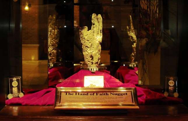 Pépite d'or "Hand of Faith"