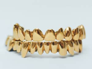 L'or est utilisé en dentisterie