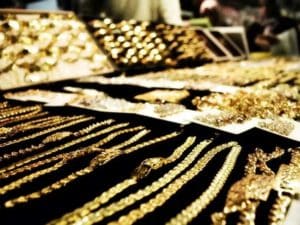 La plus grande partie de l'or est utilisé par la bijouterie